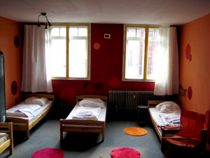 nur für Mädels [helter skelter hostel berlin]