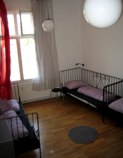 girls dorm [helter skelter hostel berlin]